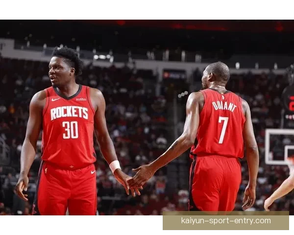 杜兰特25分6篮板终结老鹰11连胜 末节与队友热聊咧嘴大笑